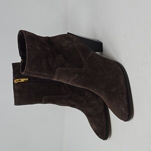 Vince Camuto Ezranda Root Beer Color Suede Leather Women's Booties Size 6.